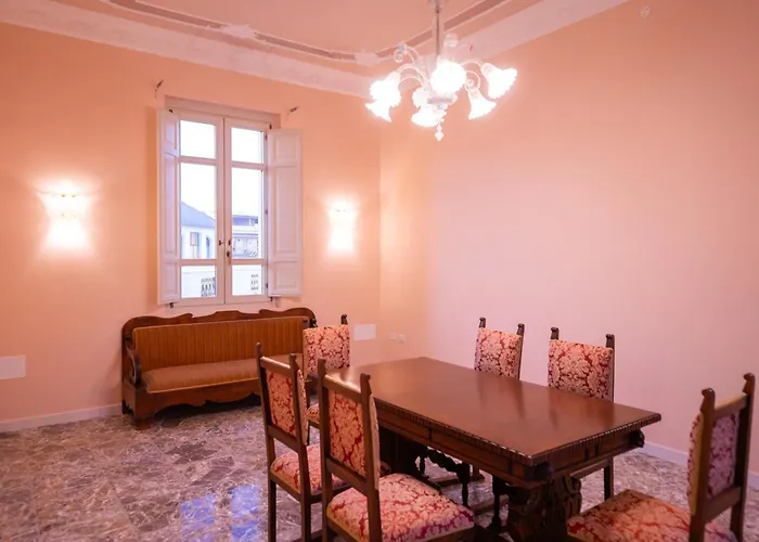 Palazzo Dei Fiori Liberty * 特罗佩阿